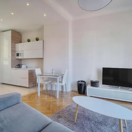 Upstays - Palais Des Festivals Within Walking كان
